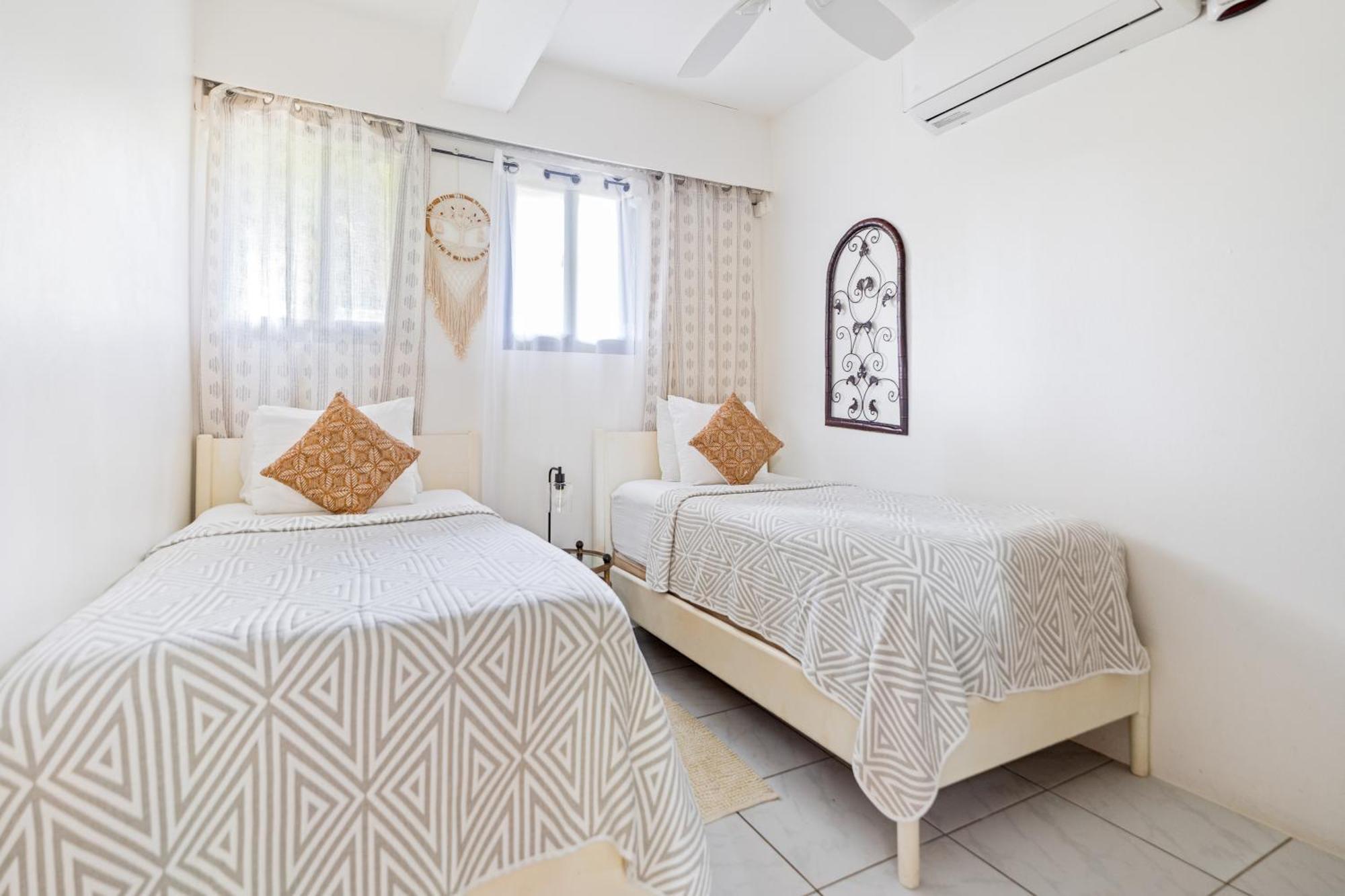 Coconut Row Hotel Hopkins Cameră foto